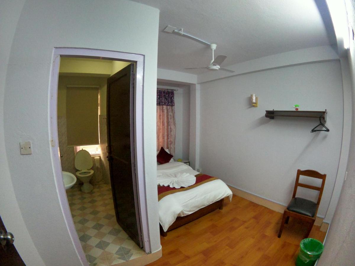 Om Tara Guest House Pvt Ltd Катманду Экстерьер фото