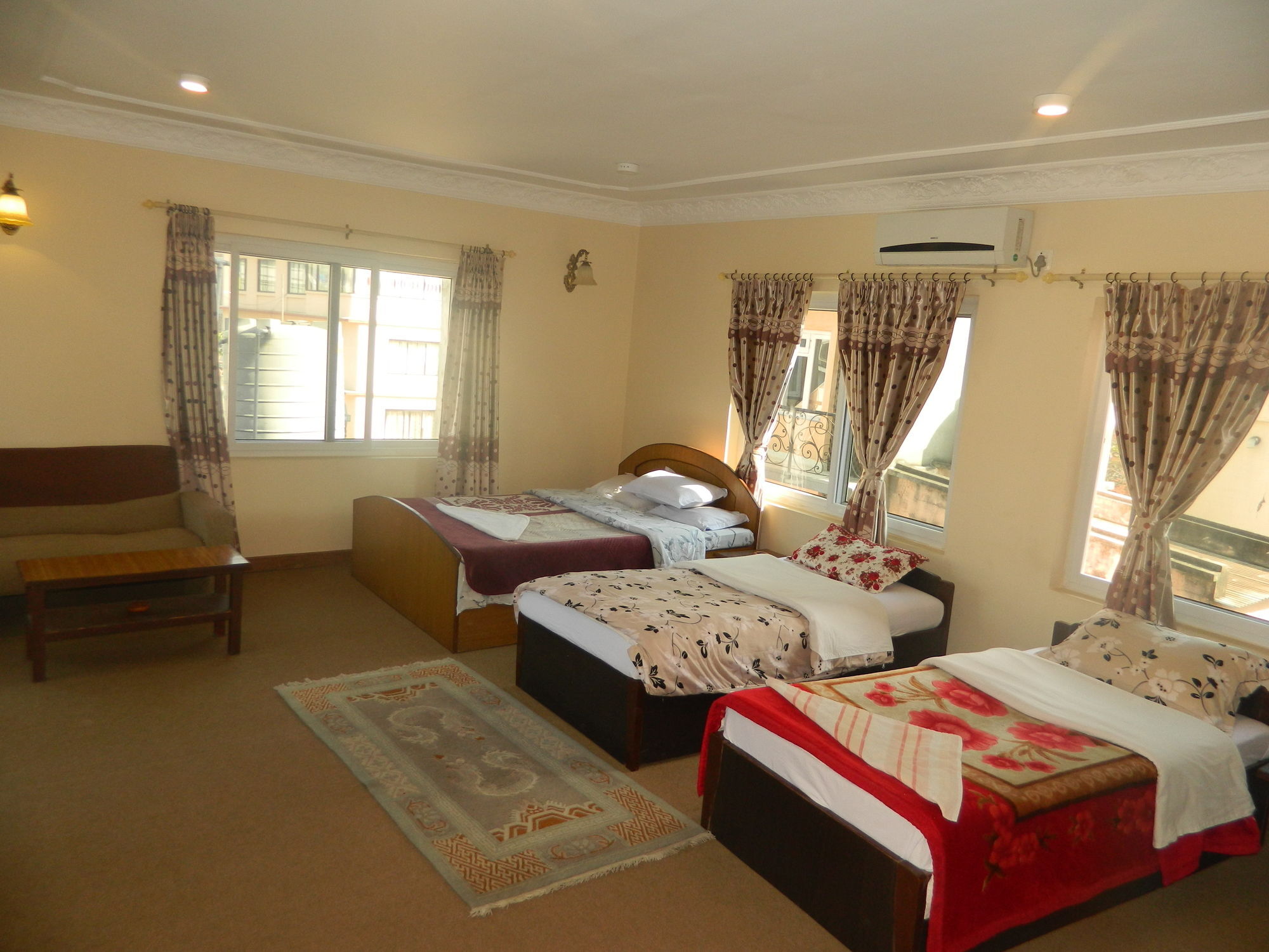 Om Tara Guest House Pvt Ltd Катманду Экстерьер фото