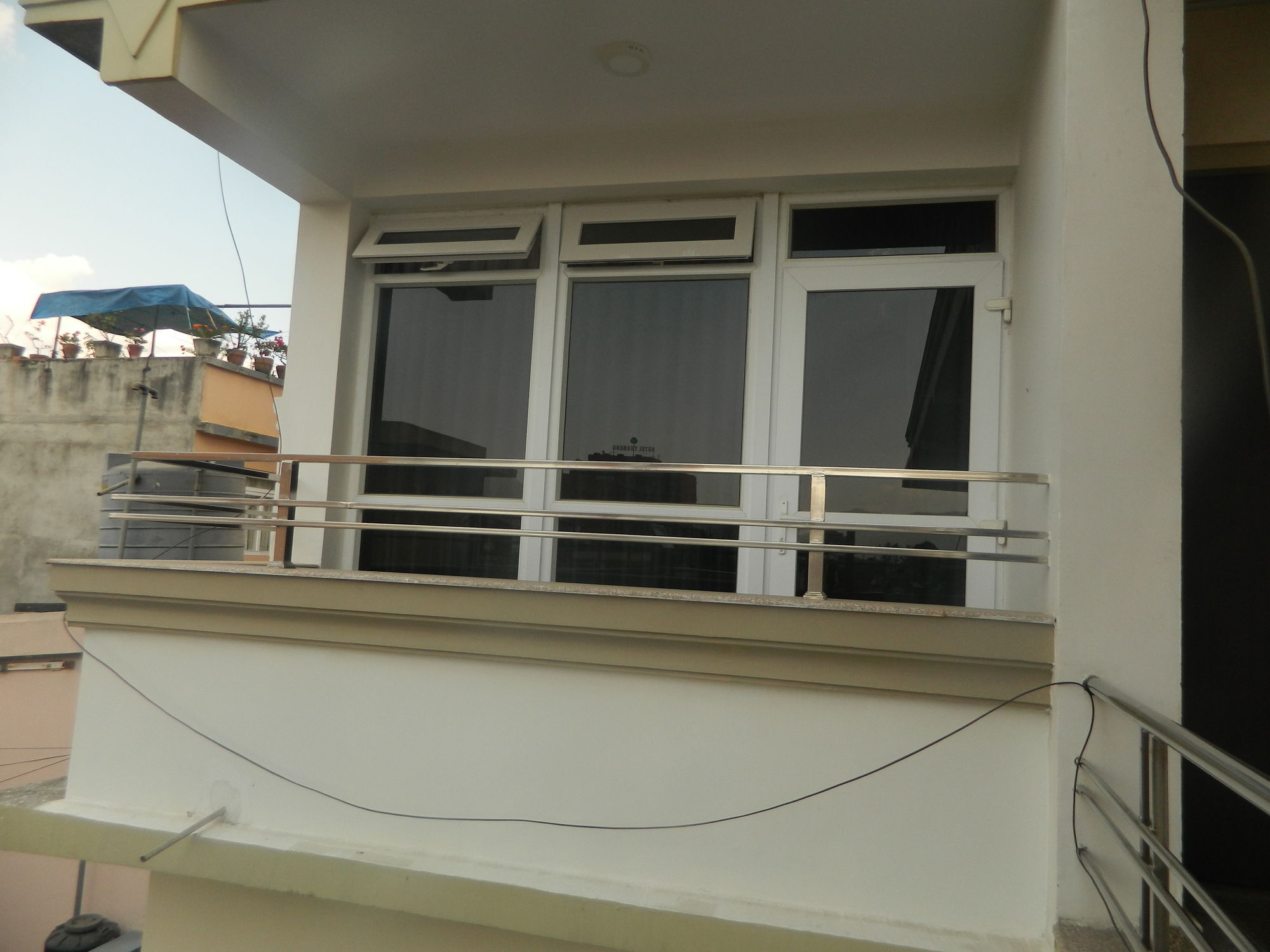 Om Tara Guest House Pvt Ltd Катманду Экстерьер фото