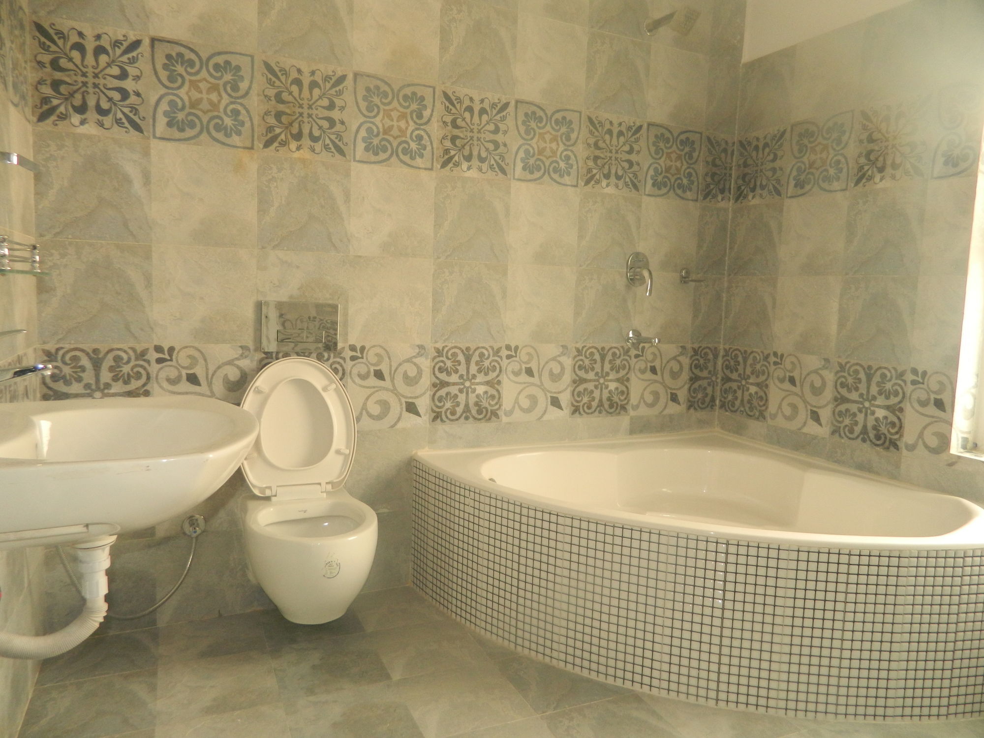 Om Tara Guest House Pvt Ltd Катманду Экстерьер фото