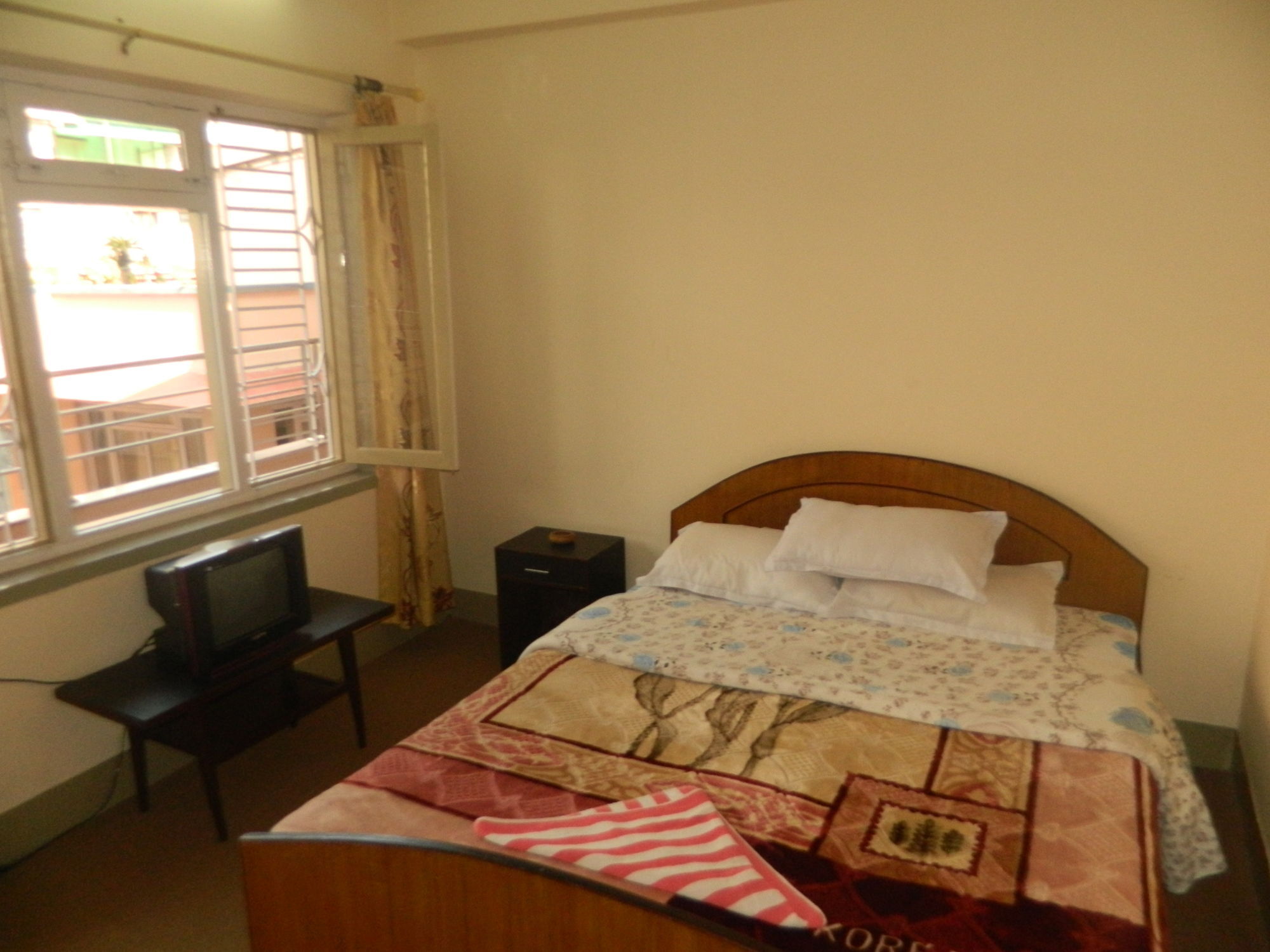 Om Tara Guest House Pvt Ltd Катманду Экстерьер фото