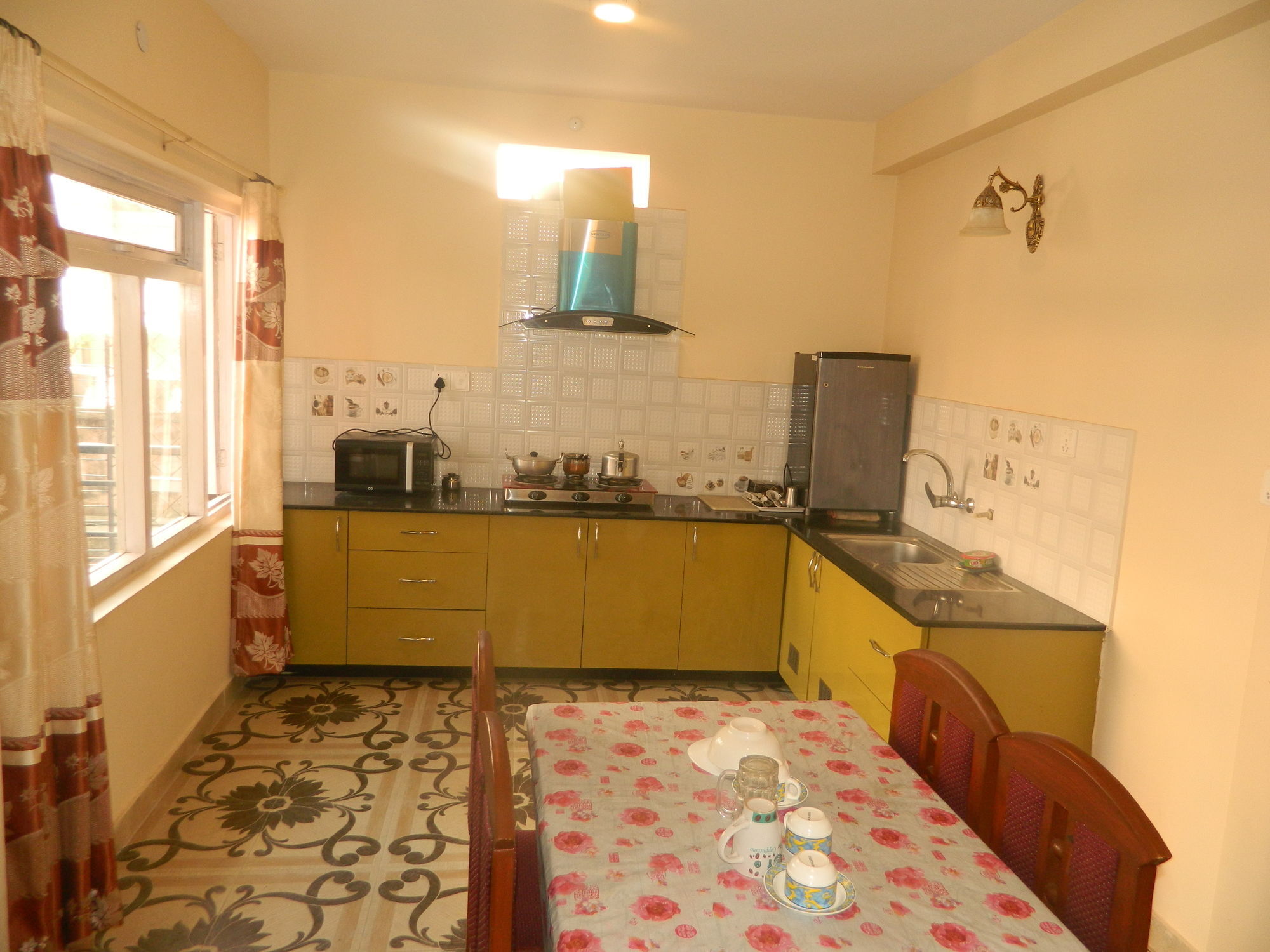 Om Tara Guest House Pvt Ltd Катманду Экстерьер фото